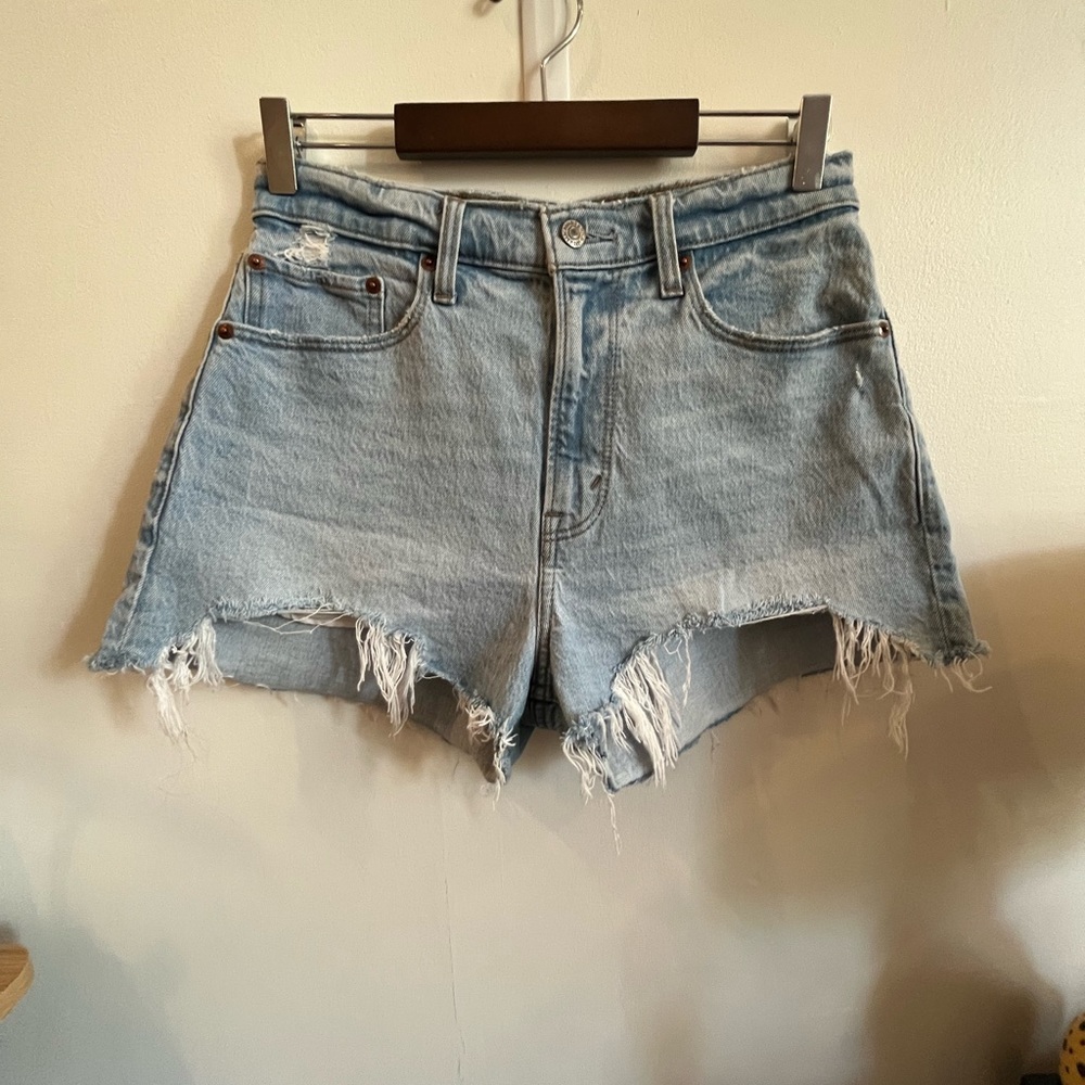 Abercrombie & Fitch Mom Jean Shorts, Curve Love, light wash, size 6
